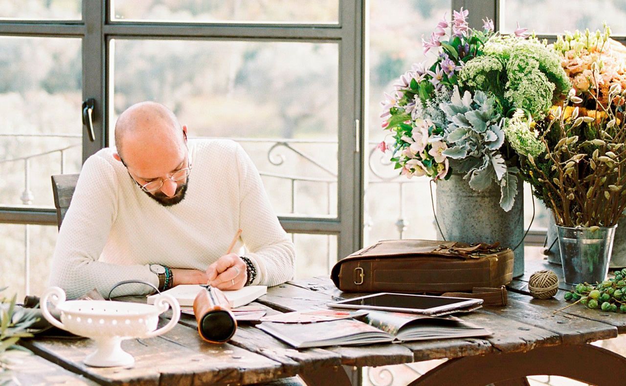 Fase di studio per la creazione di allestimenti floreali